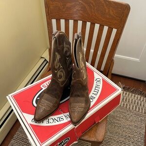 Justin western women’s size 10